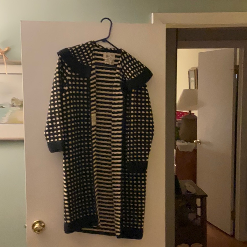 Beautiful Vintage 100% Wool Sweater Jacket in black and yellow